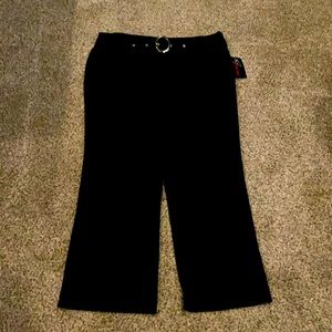 NWT Size 18 women’s black pants with belt.